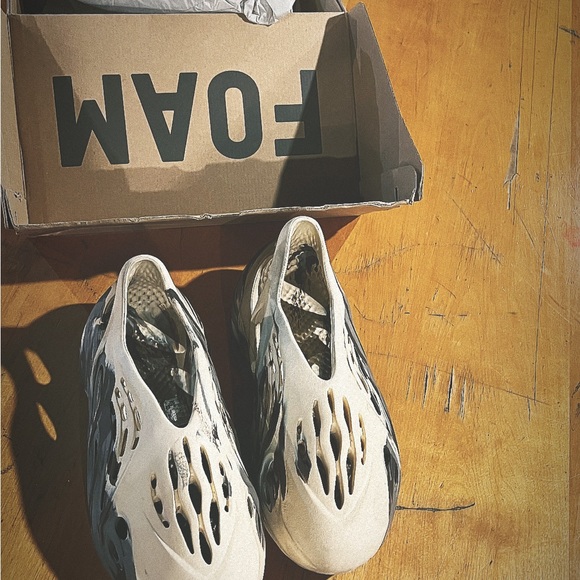 Yeezy foam RNNR MX Cream Clay - Picture 8 of 10